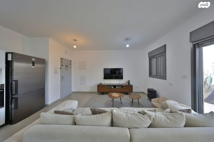 דירה, עפרה חזה, משכנות האומנים, קרית מוצקין