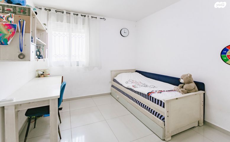 דירה, הרב ישעיהו משורר, הדר גנים, פתח תקווה