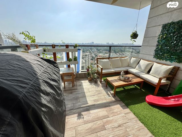 דירה, יעקב תמרי, חצרות המושבה, רחובות