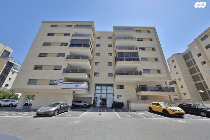 דירה, עפרה חזה, משכנות האומנים, קרית מוצקין