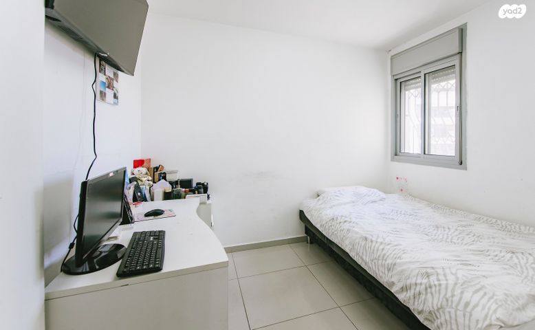 דירה, הרב ישעיהו משורר, הדר גנים, פתח תקווה