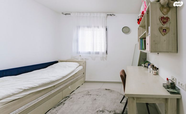 דירה, הרב ישעיהו משורר, הדר גנים, פתח תקווה