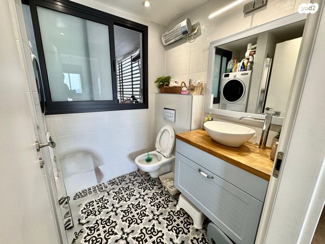 דירה, יעקב תמרי, חצרות המושבה, רחובות