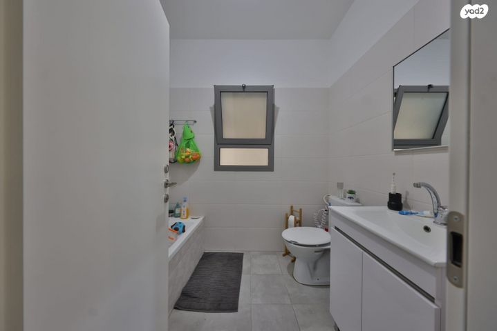 דירה, עפרה חזה, משכנות האומנים, קרית מוצקין