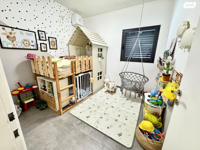 דירה, יעקב תמרי, חצרות המושבה, רחובות