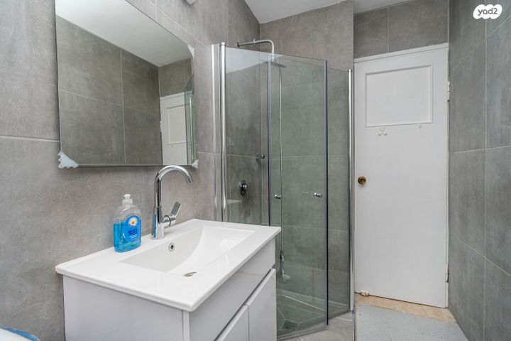 דירה, שבטי ישראל, גבעת אולגה, חדרה