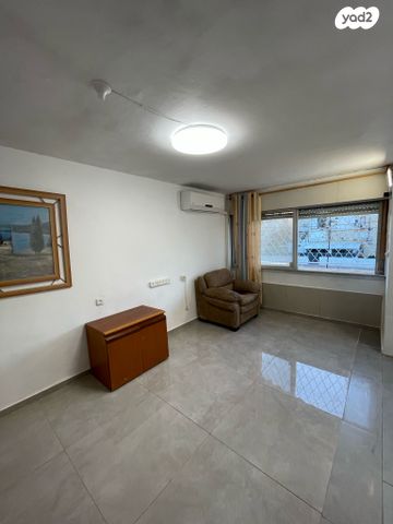 דירה, שדרות ביאליק 4, קרית ים  א', קרית ים