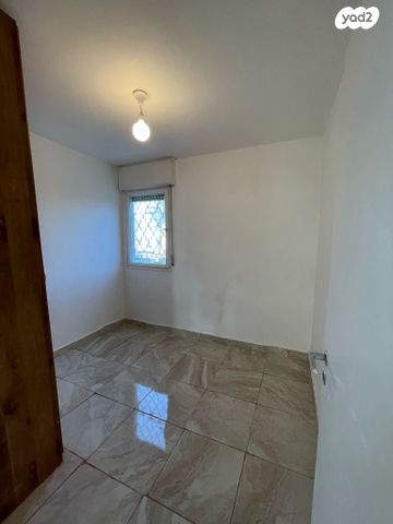 דירה, שדרות ביאליק 4, קרית ים  א', קרית ים