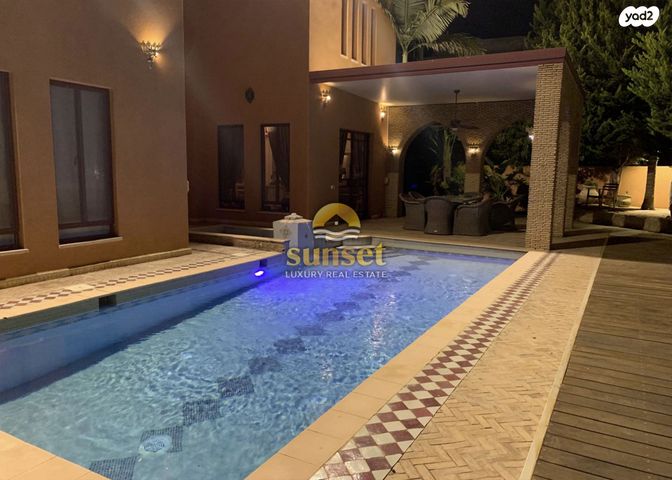 הרקיע, הגולף