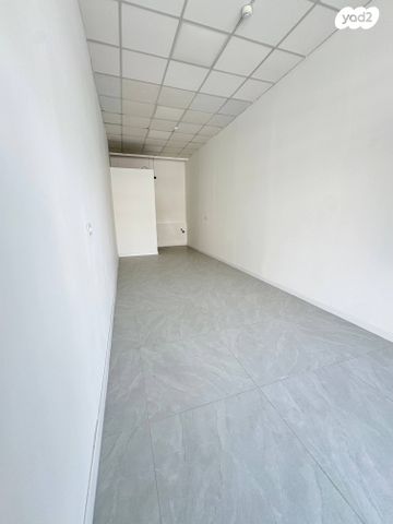 חנויות/ שטח מסחרי