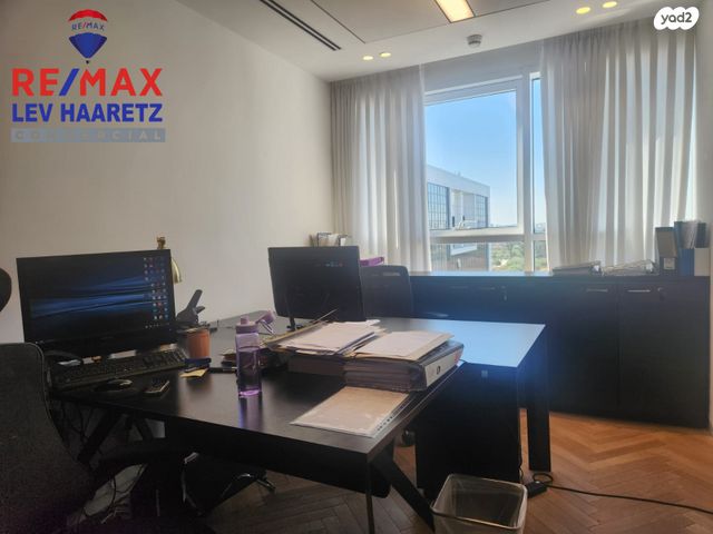 משרדים, הנגר, אזור תעשיה נווה נאמן, הוד השרון