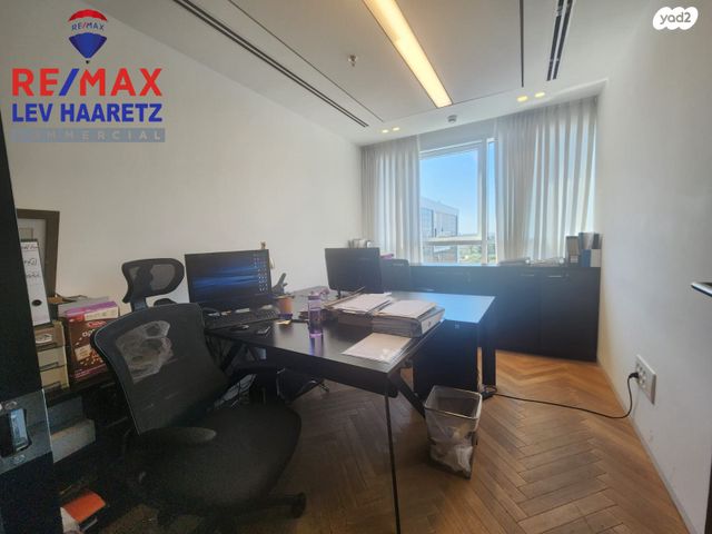 משרדים, הנגר, אזור תעשיה נווה נאמן, הוד השרון