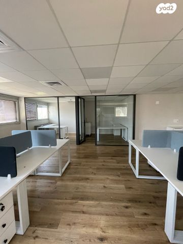 משרדים, יגאל אלון, ביצרון ורמת ישראל, תל אביב יפו