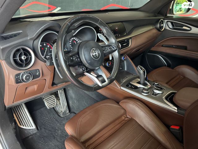 אלפא רומיאו סטלביו