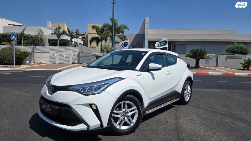 מודעת רכב טויוטה C-HR
