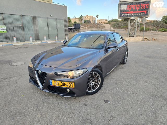 מודעת רכב אלפא רומיאו ג'וליה
