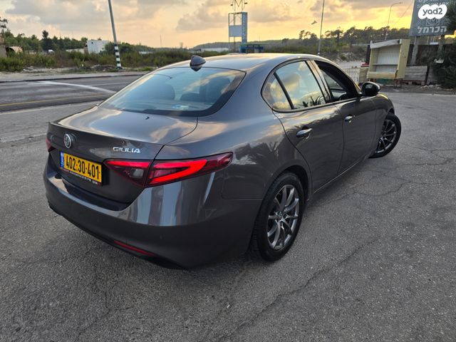 אלפא רומיאו ג'וליה