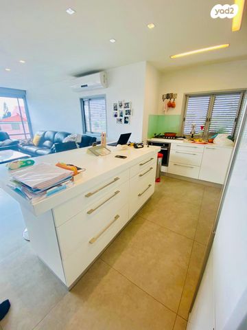 דירה, ד"ר אנריקו פבריגט 7, רסקו א', חולון