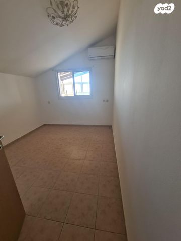 גג/ פנטהאוז, יפה נוף 4, רובע ה', אריאל