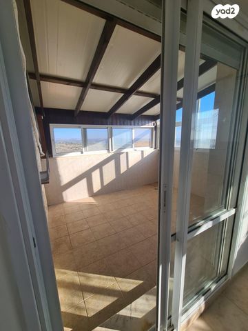 גג/ פנטהאוז, יפה נוף 4, רובע ה', אריאל