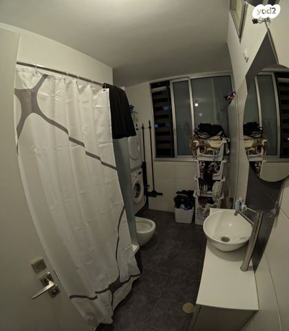 דירה, הרב לוין מרישא, הפועל המזרחי ה', שיכון ה', בני ברק