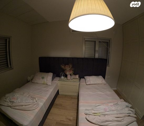 דירה, הרב לוין מרישא, הפועל המזרחי ה', שיכון ה', בני ברק