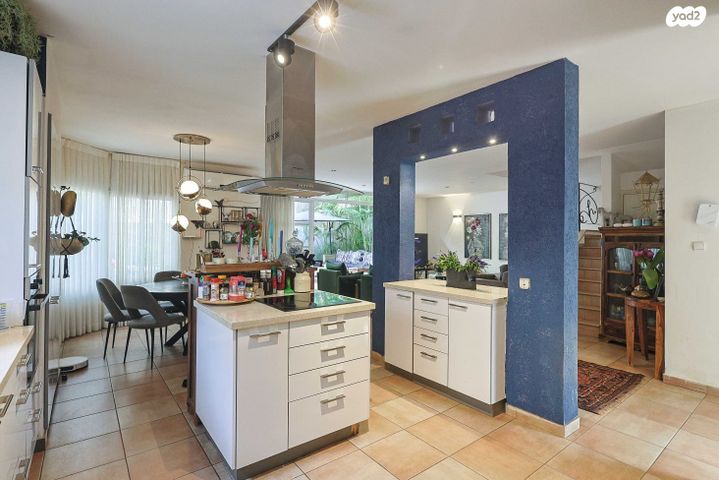 דו משפחתי, הוד השרון