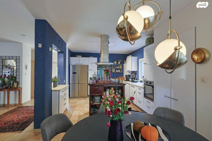 דו משפחתי, הוד השרון