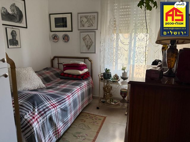 דירה, מרדכי אלקחי, ארמון הנציב, תלפיות מזרח, ירושלים