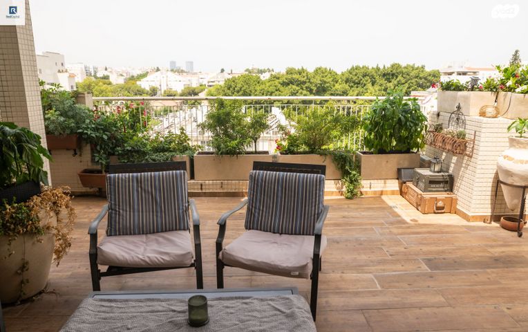 דופלקס, הראשונים, כפר סבא