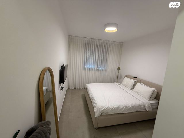 דירה, דרך מנחם בגין, הכלניות, שדרות