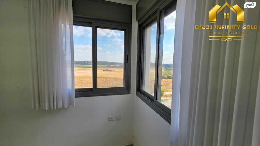 דירה, יקינטון 8, הפרחים, חריש