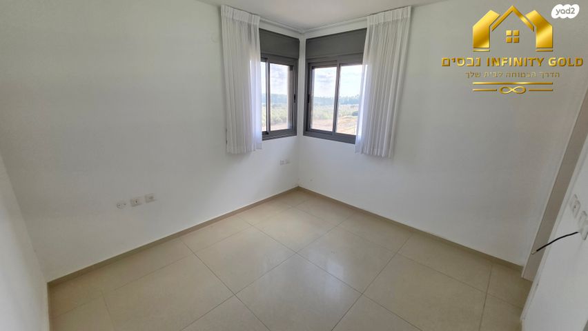 דירה, יקינטון 8, הפרחים, חריש