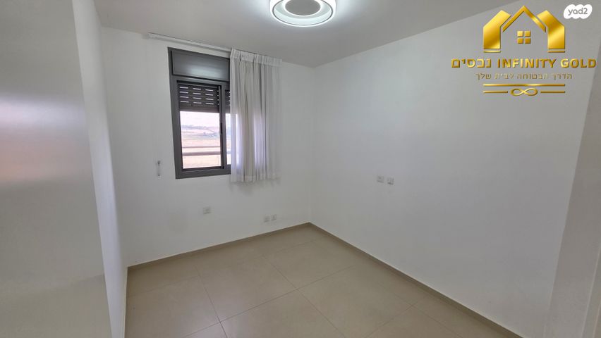 דירה, יקינטון 8, הפרחים, חריש