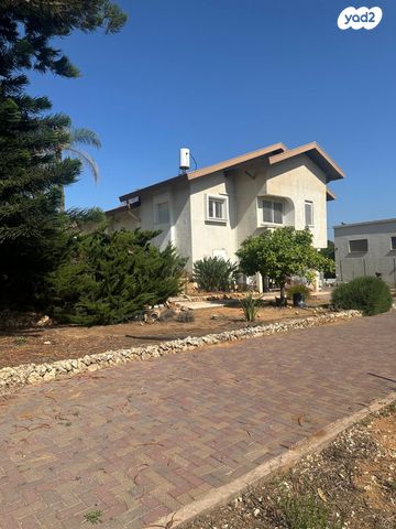 בית פרטי/ קוטג', ההדרים, גני הדר, גני הדר