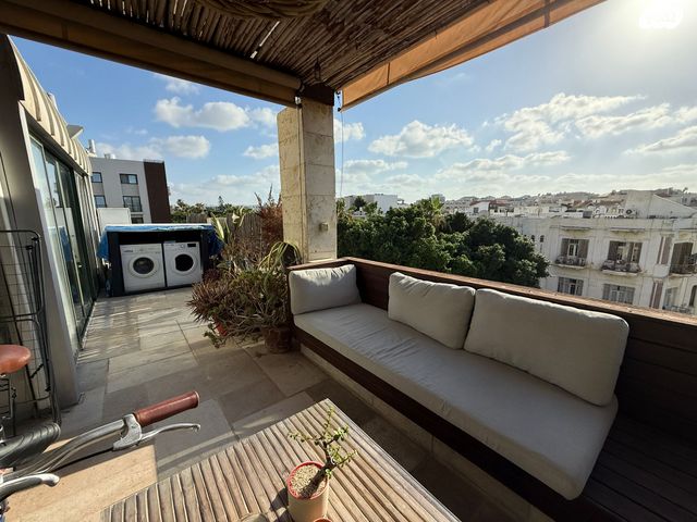 שדרות ירושלים 19