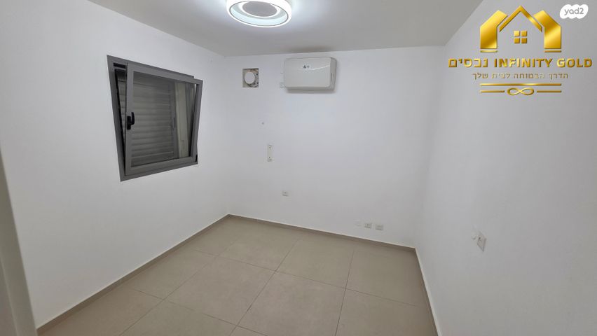 דירה, יקינטון 8, הפרחים, חריש