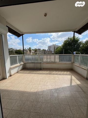 בית פרטי/ קוטג', המאבק 74, חברת חשמל, גבעתיים