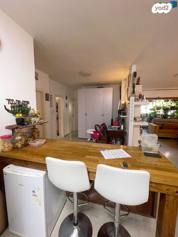 דירה, אברבנאל, רמב"ם, ראשון לציון