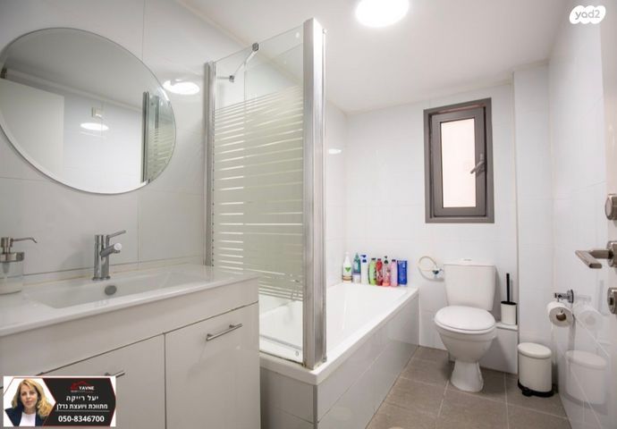 דירת גן, דליה רביקוביץ, נאות שמיר, יבנה