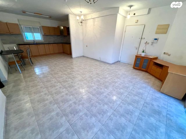 דירה, יצחק בן צבי 8, נווה גנים, קרית מוצקין