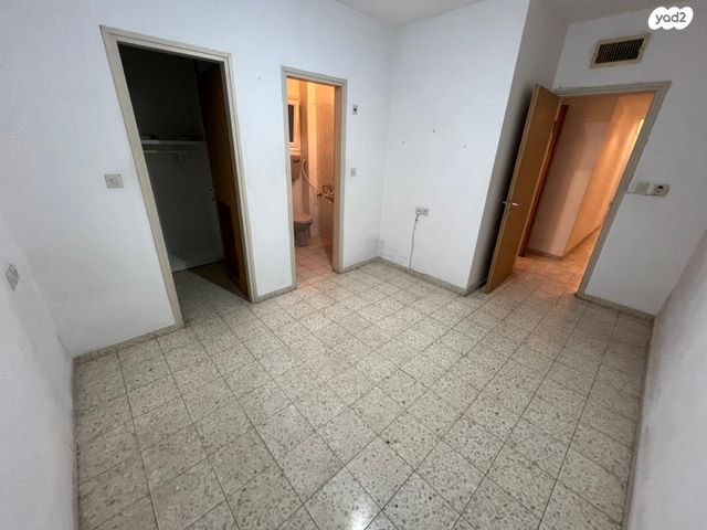 דירה, יצחק בן צבי 8, נווה גנים, קרית מוצקין