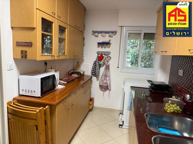 דירה, מרדכי אלקחי, ארמון הנציב, תלפיות מזרח, ירושלים