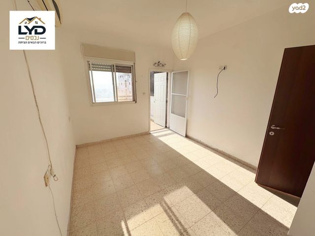 דירה, אסירי ציון, חדרה