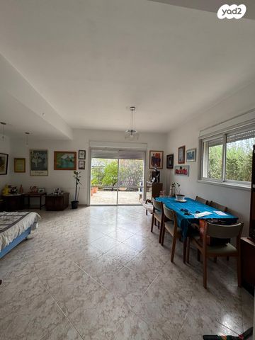 בית פרטי/ קוטג', המאבק 74, חברת חשמל, גבעתיים