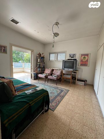 בית פרטי/ קוטג', המאבק 74, חברת חשמל, גבעתיים