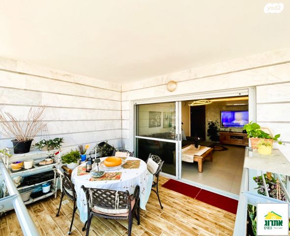 דירה, צור יצחק