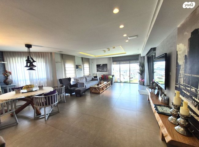 גג/ פנטהאוז, יבנה