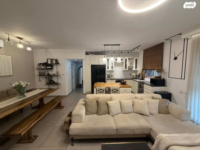 דירה, דרך מנחם בגין, הכלניות, שדרות