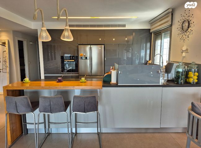 גג/ פנטהאוז, יבנה